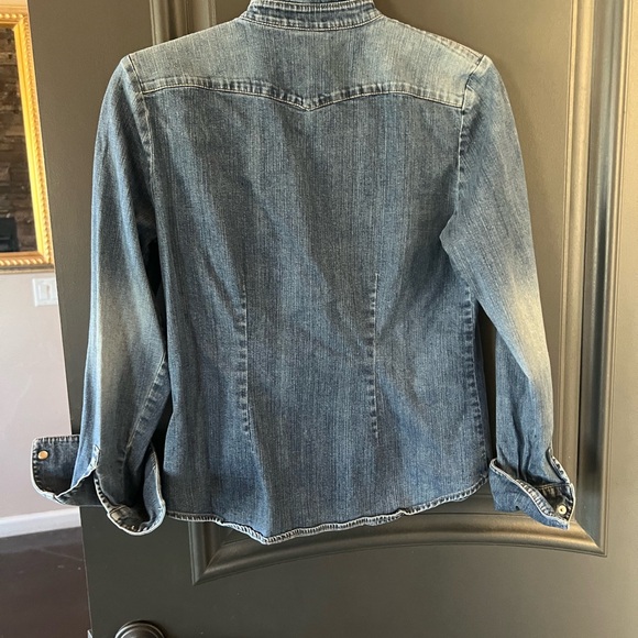 Gap denim pearl snap stretch denim button up Medium - Picture 4 of 5